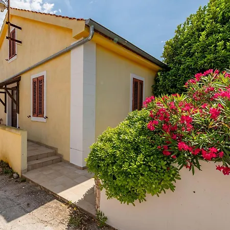 2 Bedroom Front In