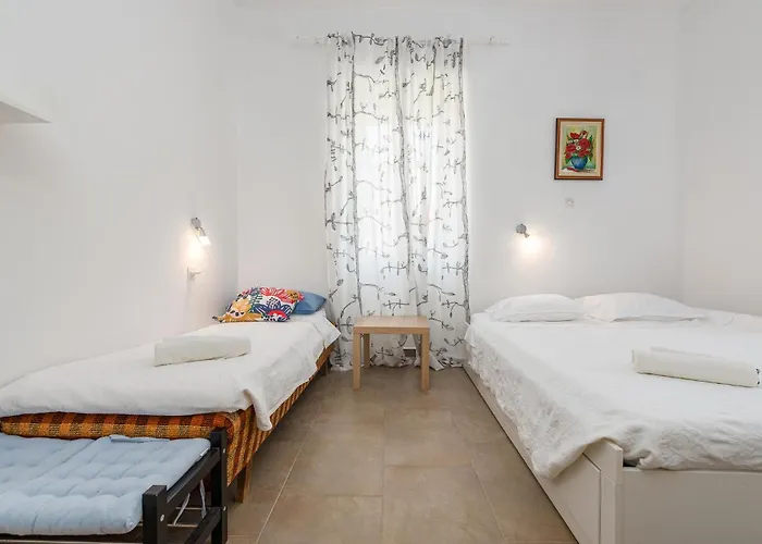 2 Bedroom Lovely In Apartman Mali Iž