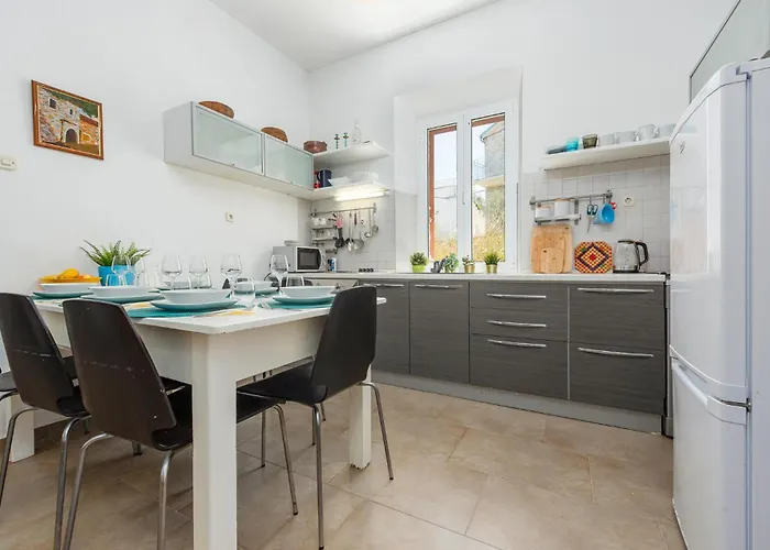 2 Bedroom Lovely In *