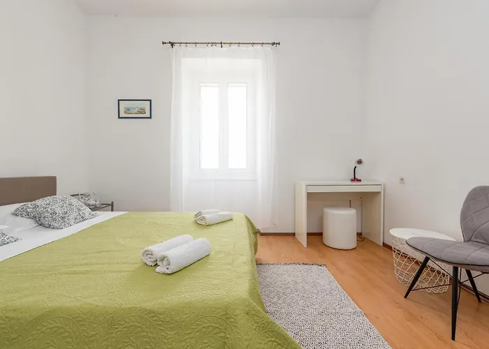 2 Bedroom Lovely In
