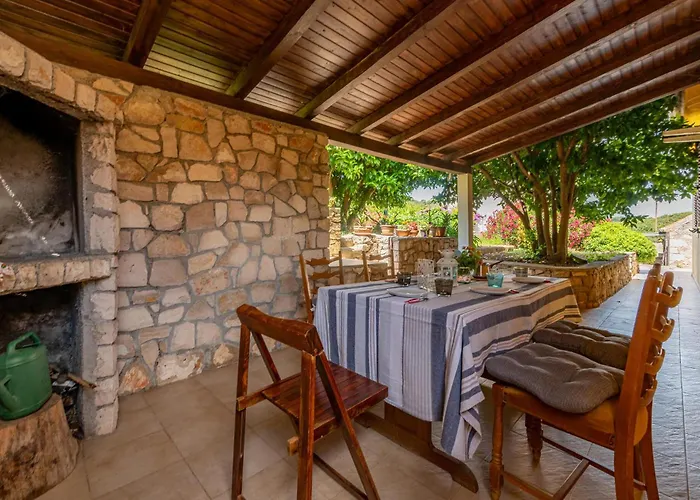 Apartman 2 Bedroom Lovely In Mali Iž