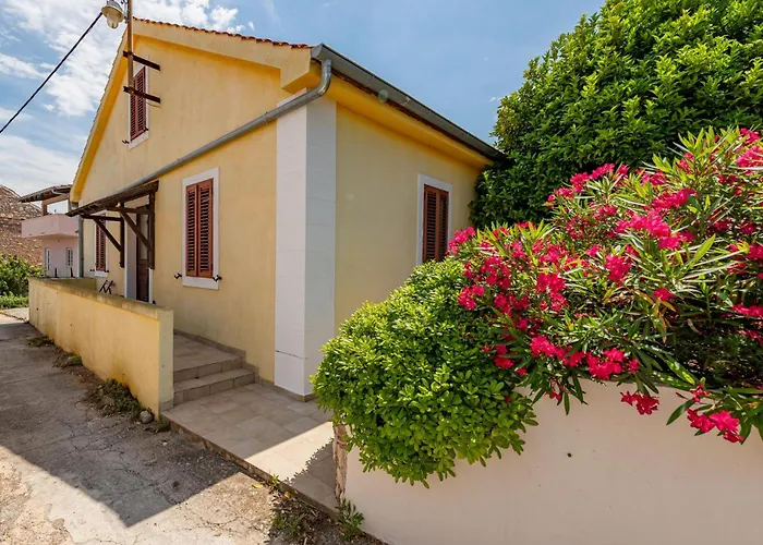 2 Bedroom Lovely In