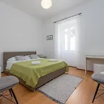 2 Bedroom Front In *