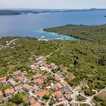 2 Bedroom Front In * Mali Iž