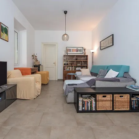 2 Bedroom Lovely In Apartment