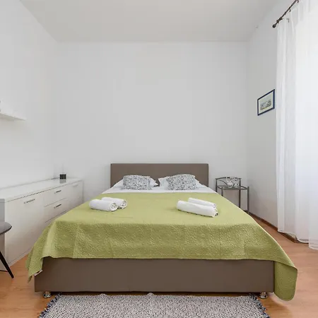 2 Bedroom Front In *