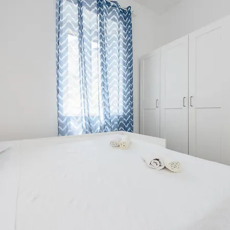 2 Bedroom Front In Lejlighed Mali Iž