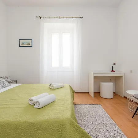 2 Bedroom Front In