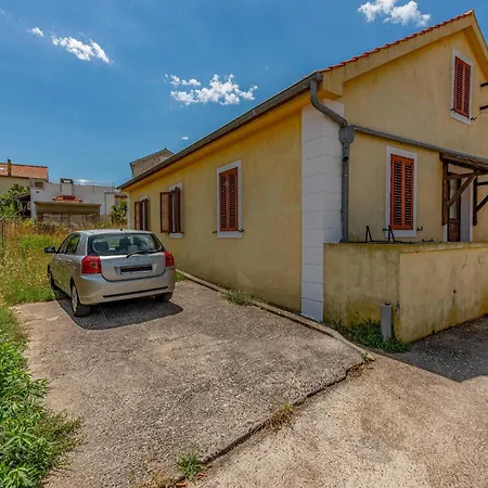 Apartamento 2 Bedroom Front In Mali Iž