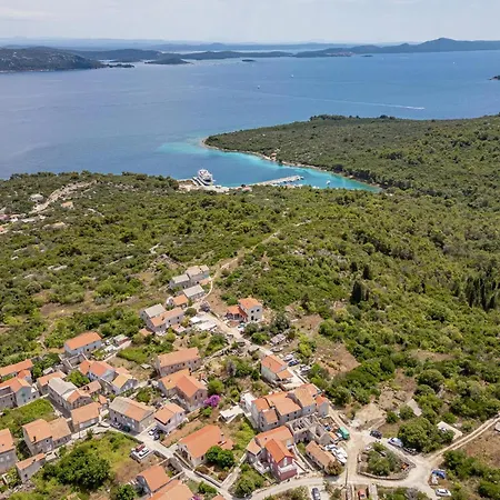 2 Bedroom Lovely In * Mali Iz