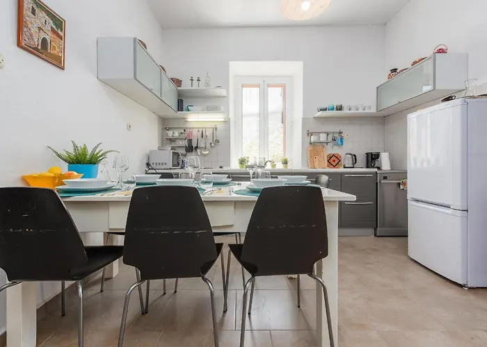 2 Bedroom Lovely In *